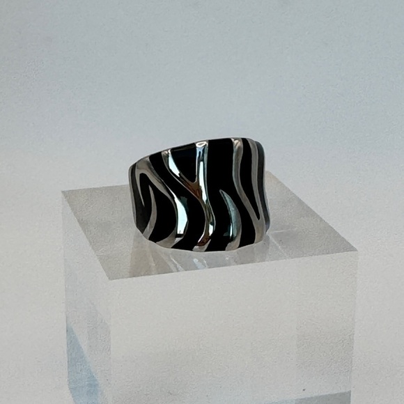 STAINLESS STEEL ZEBRA Ring Size US 8 Black Enamel Mobwife Oversized Statement - Picture 5 of 16